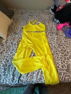 High-Rise Neon Yellow Leggings with Matching Sports Bra